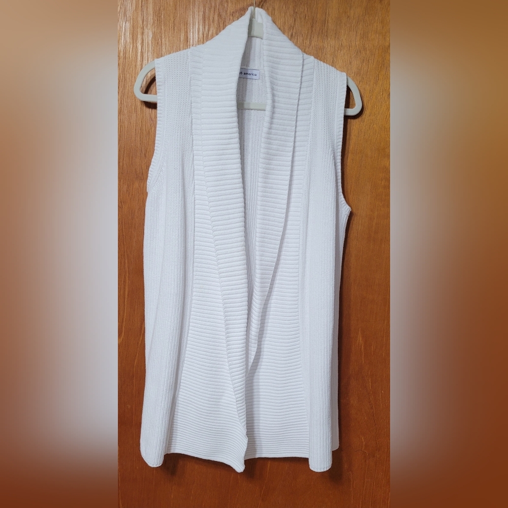 525 America. Size Large. White Sweater Vest 100% Cotton. (0028)